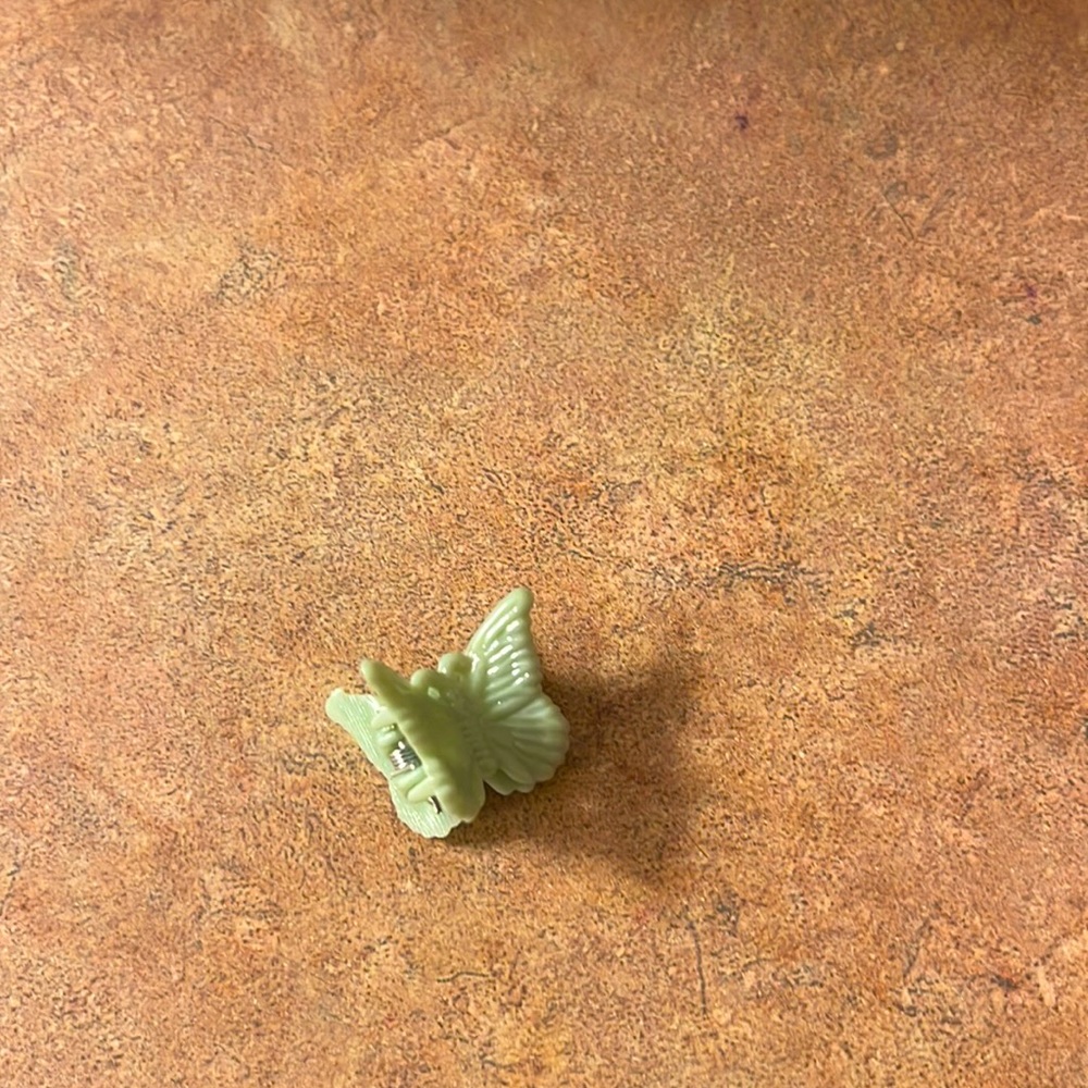 Really cute Greenbutterfly hair clips